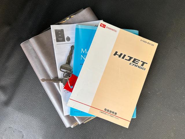 ハイゼットカーゴ ＤＸ　ハイルーフ　パワーウィンド　社外アルミ　ＬＥＤヘッドライト　Ｗエアバッグ　ＥＴＣ　ＦＭ＆ＡＭラジオ　オーバーヘッドコンソール　ドアバイザー　ヘッドライトレベライザー　集中ドアロック　タイミングチェーン（26枚目）