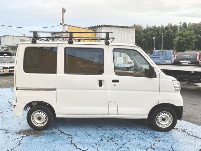 ハイゼットカーゴ スペシャルＳＡＩＩＩ　１オーナー　衝突被害軽減ブレーキ　車線逸脱警報　リアクリアランスソナー　ルーフキャリア　オートハイビーム　ＥＴＣ　Ｗエアバッグ　ＡＢＳ　横滑り防止装置　オーバーヘッドシェルフ　スペアキー　取説　記録簿（4枚目）