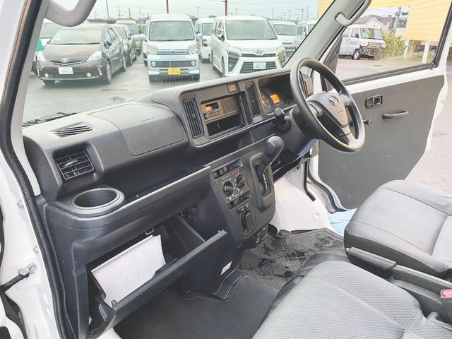 ハイゼットカーゴ スペシャルＳＡＩＩＩ　１オーナー　衝突被害軽減ブレーキ　車線逸脱警報　リアクリアランスソナー　ルーフキャリア　オートハイビーム　ＥＴＣ　Ｗエアバッグ　ＡＢＳ　横滑り防止装置　オーバーヘッドシェルフ　スペアキー　取説　記録簿（13枚目）