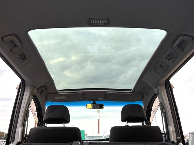 ステップワゴンスパーダ Z 1オーナー車 禁煙車 ガラスルーフ 無限エアロ 両側パワースライドドア ナビTV バックカメラ DVD再生 CD USB ETC スマートキー 盗難&横滑り防止装置 パドルシフト ドアミラーウィンカー(9枚目)