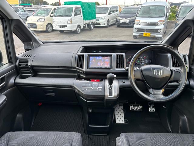 ステップワゴンスパーダ Z 1オーナー車 禁煙車 ガラスルーフ 無限エアロ 両側パワースライドドア ナビTV バックカメラ DVD再生 CD USB ETC スマートキー 盗難&横滑り防止装置 パドルシフト ドアミラーウィンカー(11枚目)