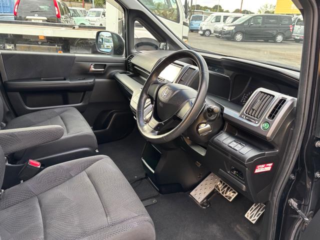 ステップワゴンスパーダ Z 1オーナー車 禁煙車 ガラスルーフ 無限エアロ 両側パワースライドドア ナビTV バックカメラ DVD再生 CD USB ETC スマートキー 盗難&横滑り防止装置 パドルシフト ドアミラーウィンカー(12枚目)