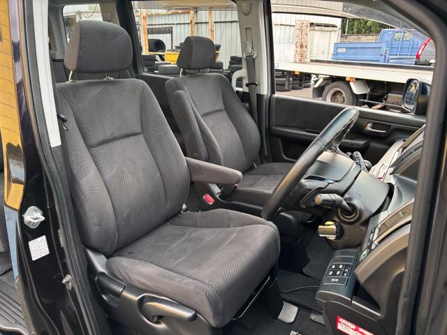 ステップワゴンスパーダ Z 1オーナー車 禁煙車 ガラスルーフ 無限エアロ 両側パワースライドドア ナビTV バックカメラ DVD再生 CD USB ETC スマートキー 盗難&横滑り防止装置 パドルシフト ドアミラーウィンカー(13枚目)