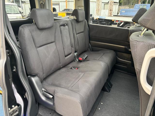 ステップワゴンスパーダ Z 1オーナー車 禁煙車 ガラスルーフ 無限エアロ 両側パワースライドドア ナビTV バックカメラ DVD再生 CD USB ETC スマートキー 盗難&横滑り防止装置 パドルシフト ドアミラーウィンカー(14枚目)