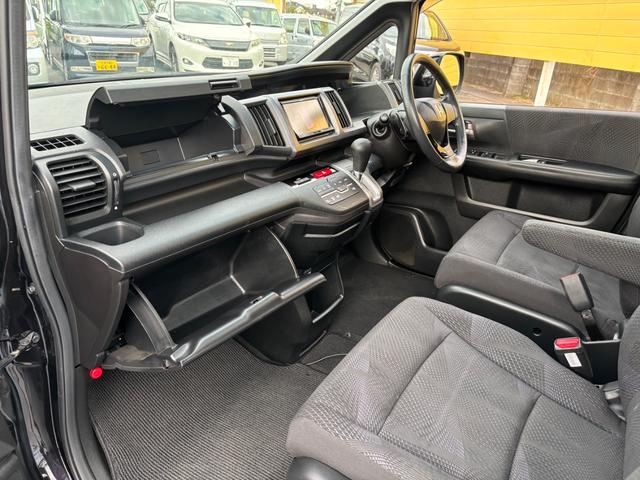 ステップワゴンスパーダ Z 1オーナー車 禁煙車 ガラスルーフ 無限エアロ 両側パワースライドドア ナビTV バックカメラ DVD再生 CD USB ETC スマートキー 盗難&横滑り防止装置 パドルシフト ドアミラーウィンカー(17枚目)