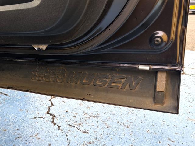 ステップワゴンスパーダ Z 1オーナー車 禁煙車 ガラスルーフ 無限エアロ 両側パワースライドドア ナビTV バックカメラ DVD再生 CD USB ETC スマートキー 盗難&横滑り防止装置 パドルシフト ドアミラーウィンカー(40枚目)