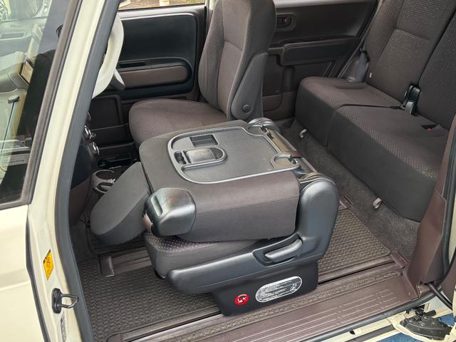 ポルテ Ｆ　左パワースライドドア　ナビＴＶ　ＤＶＤ再生　ＴＶキャンセラー　バックカメラ　ＣＤ　ＵＳＢ　Ｂｌｕｅｔｏｏｔｈ　ドラレコ　ＥＴＣ　キーレス　横滑り防止装置　ドアミラーウィンカー　ドアバイザー　禁煙車（15枚目）