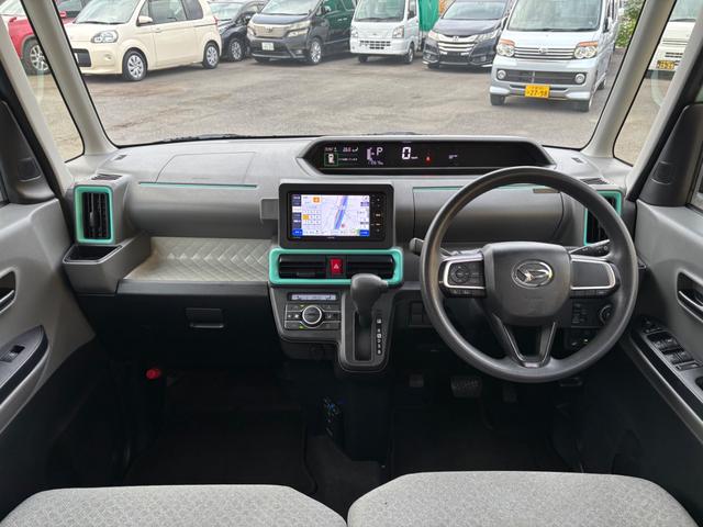 衝突被害軽減ブレーキ☆車線逸脱警報☆ナビＴＶ☆バックカメラ☆ＣＤ☆ＵＳＢ☆ＥＴＣ☆オートエアコン☆スマートキー☆オートライト☆フロント＆サイド＆カーテンエアバッグ☆キーレス連動電動格納ドアミラー☆