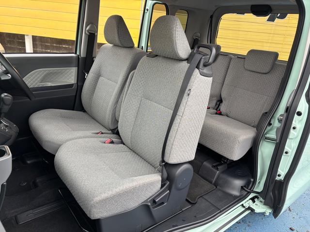 ベンチシートで車内広々☆内外装共に綺麗な車両です♪