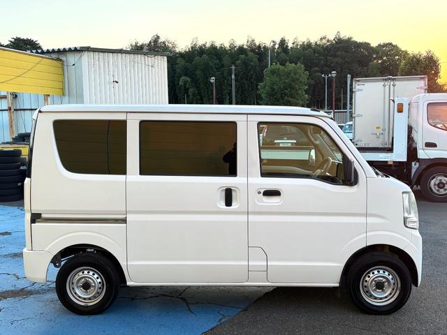 ＮＶ１００クリッパーバン ＤＸ　５ＡＧＳ　２ｎｄ発進　前後ドライブレコーダー　ＥＴＣ　ＣＤ　ＦＭ＆ＡＭラジオ　集中ドアロック　ＬＥＤライト　Ｗエアバッグ　ＡＢＳ　ヘッドライトレベライザー　ＵＶカットガラス　タイミングチェーン　禁煙車（5枚目）