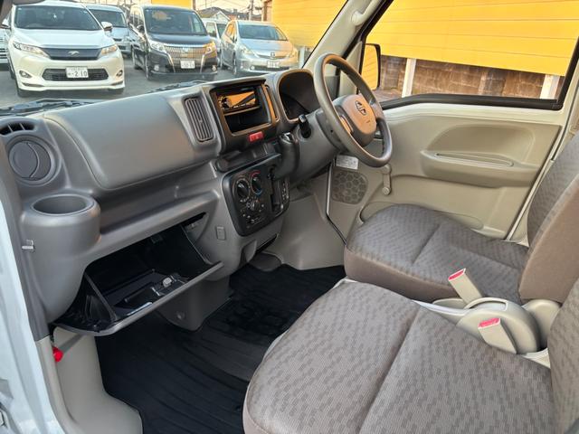 ＮＶ１００クリッパーバン ＤＸ　５ＡＧＳ　２ｎｄ発進　前後ドライブレコーダー　ＥＴＣ　ＣＤ　ＦＭ＆ＡＭラジオ　集中ドアロック　ＬＥＤライト　Ｗエアバッグ　ＡＢＳ　ヘッドライトレベライザー　ＵＶカットガラス　タイミングチェーン　禁煙車（13枚目）