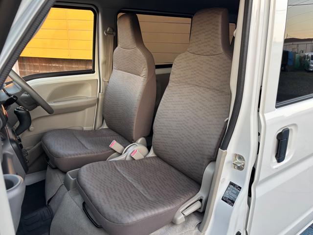 ＮＶ１００クリッパーバン ＤＸ　５ＡＧＳ　２ｎｄ発進　前後ドライブレコーダー　ＥＴＣ　ＣＤ　ＦＭ＆ＡＭラジオ　集中ドアロック　ＬＥＤライト　Ｗエアバッグ　ＡＢＳ　ヘッドライトレベライザー　ＵＶカットガラス　タイミングチェーン　禁煙車（14枚目）