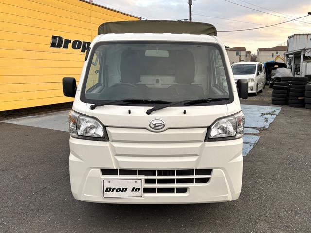 ハイゼットトラック スタンダード 1オーナー 禁煙車 幌付き エアコン パワーステアリング 社外ナビTV CD FM&AMラジオ ETC アクセサリー電源 運転席エアバッグ ABS ヘッドライトレベライザー 取扱説明書 保証書 記録簿(2枚目)