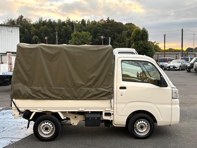 ハイゼットトラック スタンダード 1オーナー 禁煙車 幌付き エアコン パワーステアリング 社外ナビTV CD FM&AMラジオ ETC アクセサリー電源 運転席エアバッグ ABS ヘッドライトレベライザー 取扱説明書 保証書 記録簿(5枚目)
