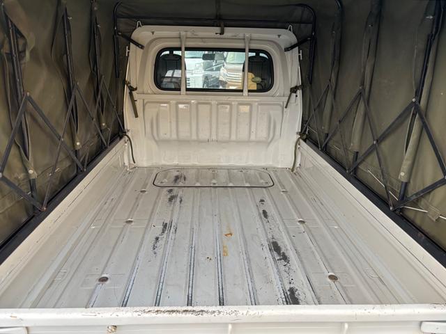 ハイゼットトラック スタンダード 1オーナー 禁煙車 幌付き エアコン パワーステアリング 社外ナビTV CD FM&AMラジオ ETC アクセサリー電源 運転席エアバッグ ABS ヘッドライトレベライザー 取扱説明書 保証書 記録簿(10枚目)