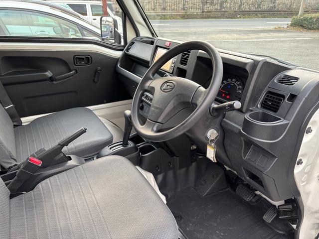 ハイゼットトラック スタンダード 1オーナー 禁煙車 幌付き エアコン パワーステアリング 社外ナビTV CD FM&AMラジオ ETC アクセサリー電源 運転席エアバッグ ABS ヘッドライトレベライザー 取扱説明書 保証書 記録簿(13枚目)