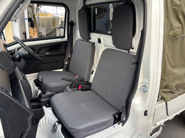 ハイゼットトラック スタンダード 1オーナー 禁煙車 幌付き エアコン パワーステアリング 社外ナビTV CD FM&AMラジオ ETC アクセサリー電源 運転席エアバッグ ABS ヘッドライトレベライザー 取扱説明書 保証書 記録簿(15枚目)