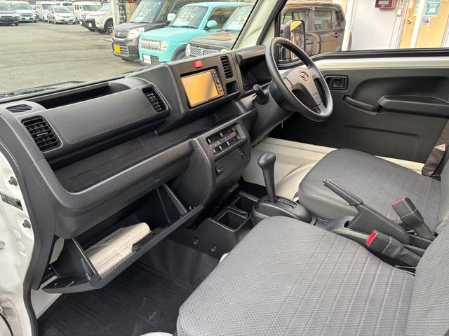 ハイゼットトラック スタンダード 1オーナー 禁煙車 幌付き エアコン パワーステアリング 社外ナビTV CD FM&AMラジオ ETC アクセサリー電源 運転席エアバッグ ABS ヘッドライトレベライザー 取扱説明書 保証書 記録簿(16枚目)