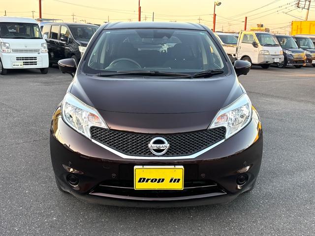 ノート Ｘ　ＤＩＧ－Ｓ　衝突被害軽減ブレーキ　車線逸脱警報　純正ナビＴＶ　ＤＶＤ再生　全方位モニター　ＣＤ　ＡＵＸ　ＵＳＢ　Ｂｌｕｅｔｏｏｔｈ　ＥＴＣ　インテリキー　オートライト　ドアミラーウインカー　ドアバイザー　禁煙車（2枚目）