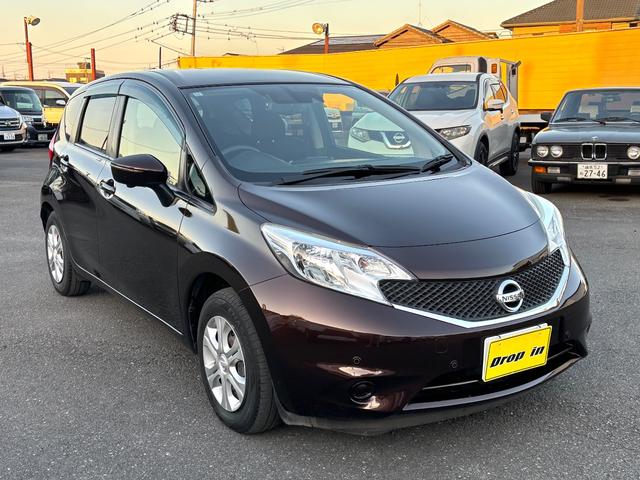 ノート Ｘ　ＤＩＧ－Ｓ　衝突被害軽減ブレーキ　車線逸脱警報　純正ナビＴＶ　ＤＶＤ再生　全方位モニター　ＣＤ　ＡＵＸ　ＵＳＢ　Ｂｌｕｅｔｏｏｔｈ　ＥＴＣ　インテリキー　オートライト　ドアミラーウインカー　ドアバイザー　禁煙車（3枚目）