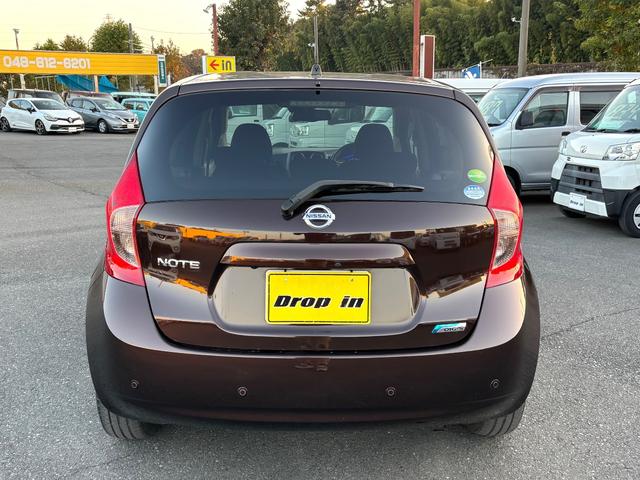 ノート Ｘ　ＤＩＧ－Ｓ　衝突被害軽減ブレーキ　車線逸脱警報　純正ナビＴＶ　ＤＶＤ再生　全方位モニター　ＣＤ　ＡＵＸ　ＵＳＢ　Ｂｌｕｅｔｏｏｔｈ　ＥＴＣ　インテリキー　オートライト　ドアミラーウインカー　ドアバイザー　禁煙車（7枚目）