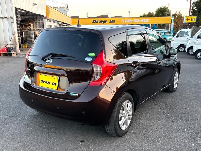 ノート Ｘ　ＤＩＧ－Ｓ　衝突被害軽減ブレーキ　車線逸脱警報　純正ナビＴＶ　ＤＶＤ再生　全方位モニター　ＣＤ　ＡＵＸ　ＵＳＢ　Ｂｌｕｅｔｏｏｔｈ　ＥＴＣ　インテリキー　オートライト　ドアミラーウインカー　ドアバイザー　禁煙車（8枚目）