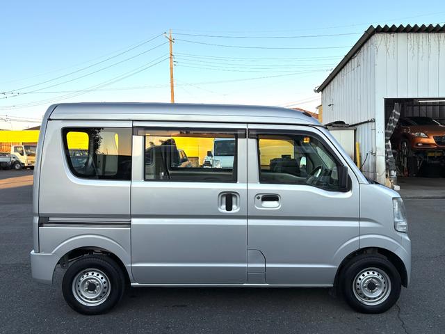ミニキャブバン Ｍ　１オーナー　禁煙車　記録簿　５ＡＧＳ　ナビ　フルセグＴＶ　バックカメラ　ＤＶＤ再生　ＴＶキャンセラー　ＣＤ　Ｂｌｕｅｔｏｏｔｈ　ドラレコ　ＥＴＣ　Ｗエアバッグ　ＡＢＳ　ドアバイザー　ＵＶカットガラス（5枚目）