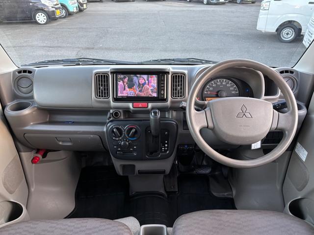 ミニキャブバン Ｍ　１オーナー　禁煙車　記録簿　５ＡＧＳ　ナビ　フルセグＴＶ　バックカメラ　ＤＶＤ再生　ＴＶキャンセラー　ＣＤ　Ｂｌｕｅｔｏｏｔｈ　ドラレコ　ＥＴＣ　Ｗエアバッグ　ＡＢＳ　ドアバイザー　ＵＶカットガラス（9枚目）
