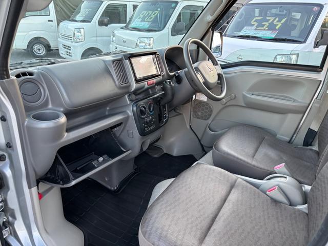 ミニキャブバン Ｍ　１オーナー　禁煙車　記録簿　５ＡＧＳ　ナビ　フルセグＴＶ　バックカメラ　ＤＶＤ再生　ＴＶキャンセラー　ＣＤ　Ｂｌｕｅｔｏｏｔｈ　ドラレコ　ＥＴＣ　Ｗエアバッグ　ＡＢＳ　ドアバイザー　ＵＶカットガラス（13枚目）