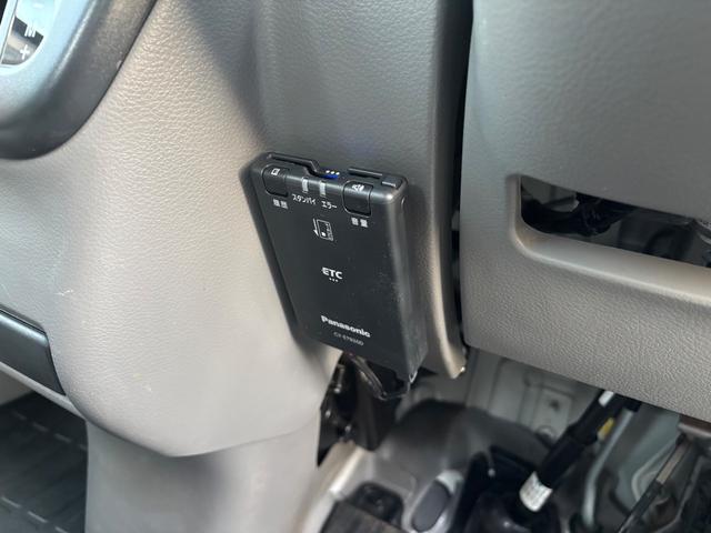 ミニキャブバン Ｍ　１オーナー　禁煙車　記録簿　５ＡＧＳ　ナビ　フルセグＴＶ　バックカメラ　ＤＶＤ再生　ＴＶキャンセラー　ＣＤ　Ｂｌｕｅｔｏｏｔｈ　ドラレコ　ＥＴＣ　Ｗエアバッグ　ＡＢＳ　ドアバイザー　ＵＶカットガラス（18枚目）