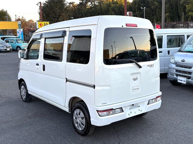 ハイゼットカーゴ クルーズＳＡＩＩＩ　衝突被害軽減ブレーキ　車線逸脱警報　社外ナビ　バックカメラ　ＣＤ　ＡＵＸ　Ｂｌｕｅｔｏｏｔｈ　ドラレコ　ＥＴＣ　オートハイビーム　電動格納ドアミラー　キーレス　アイドリングストップ　禁煙車　記録簿（6枚目）