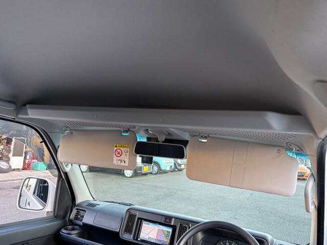 ハイゼットカーゴ クルーズＳＡＩＩＩ　衝突被害軽減ブレーキ　車線逸脱警報　社外ナビ　バックカメラ　ＣＤ　ＡＵＸ　Ｂｌｕｅｔｏｏｔｈ　ドラレコ　ＥＴＣ　オートハイビーム　電動格納ドアミラー　キーレス　アイドリングストップ　禁煙車　記録簿（24枚目）