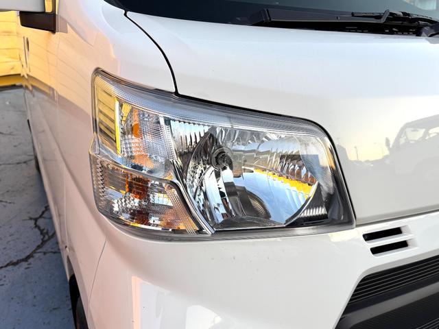 ハイゼットカーゴ クルーズＳＡＩＩＩ　衝突被害軽減ブレーキ　車線逸脱警報　社外ナビ　バックカメラ　ＣＤ　ＡＵＸ　Ｂｌｕｅｔｏｏｔｈ　ドラレコ　ＥＴＣ　オートハイビーム　電動格納ドアミラー　キーレス　アイドリングストップ　禁煙車　記録簿（28枚目）