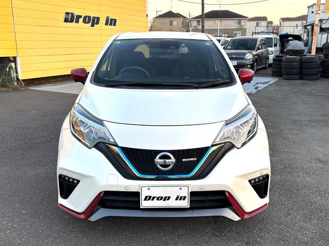 ノート e-パワーニスモ 1オーナー車 記録簿 禁煙車 エマブレ 車線逸脱警報 純正オーディオディスプレイ 全方位モニター USB Bluetooth 前後ドラレコ ETC インテリキー LEDライト 前後クリアランスソナー(3枚目)