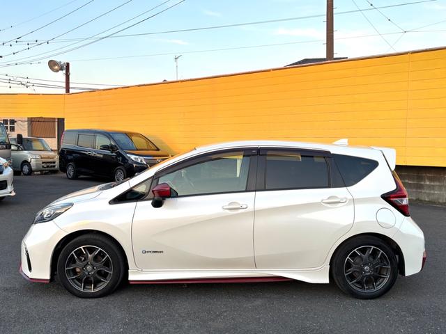 ノート e-パワーニスモ 1オーナー車 記録簿 禁煙車 エマブレ 車線逸脱警報 純正オーディオディスプレイ 全方位モニター USB Bluetooth 前後ドラレコ ETC インテリキー LEDライト 前後クリアランスソナー(4枚目)