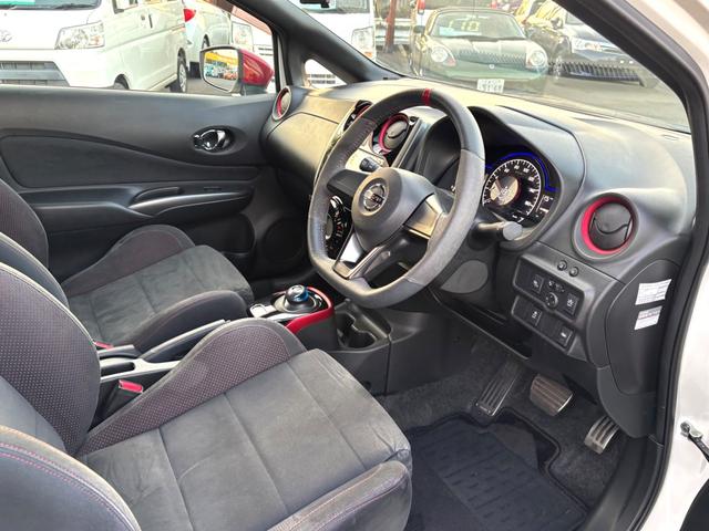 ノート e-パワーニスモ 1オーナー車 記録簿 禁煙車 エマブレ 車線逸脱警報 純正オーディオディスプレイ 全方位モニター USB Bluetooth 前後ドラレコ ETC インテリキー LEDライト 前後クリアランスソナー(10枚目)