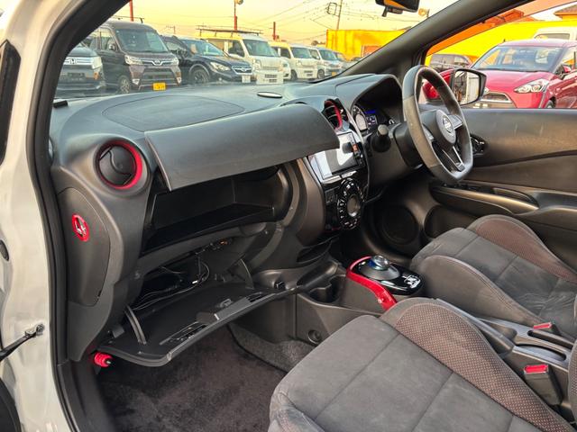 ノート e-パワーニスモ 1オーナー車 記録簿 禁煙車 エマブレ 車線逸脱警報 純正オーディオディスプレイ 全方位モニター USB Bluetooth 前後ドラレコ ETC インテリキー LEDライト 前後クリアランスソナー(13枚目)