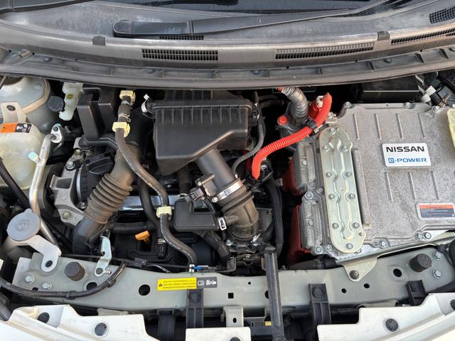 ノート e-パワーニスモ 1オーナー車 記録簿 禁煙車 エマブレ 車線逸脱警報 純正オーディオディスプレイ 全方位モニター USB Bluetooth 前後ドラレコ ETC インテリキー LEDライト 前後クリアランスソナー(39枚目)