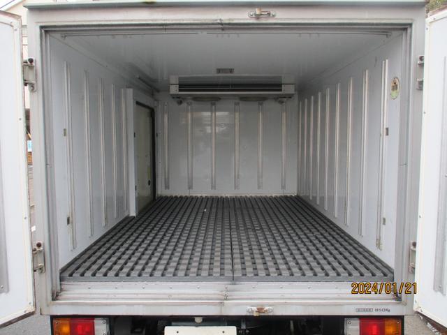 バネットトラック 　冷凍冷蔵車　菱重製　２コンプレッサー　中温仕様　－５℃設定　Ｗタイヤ　積載８５０ｋｇ　オートマ（8枚目）