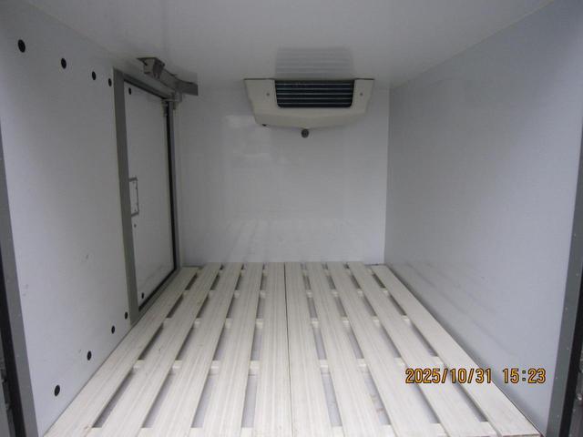 キャリイトラック 冷凍車1WAY マニュアル 4WD 冷蔵冷凍車 -5℃設定 サーモキング製(8枚目)