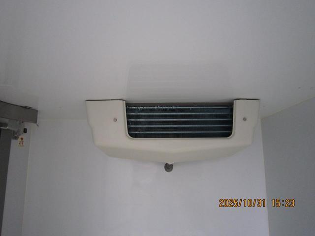 キャリイトラック 冷凍車1WAY マニュアル 4WD 冷蔵冷凍車 -5℃設定 サーモキング製(9枚目)