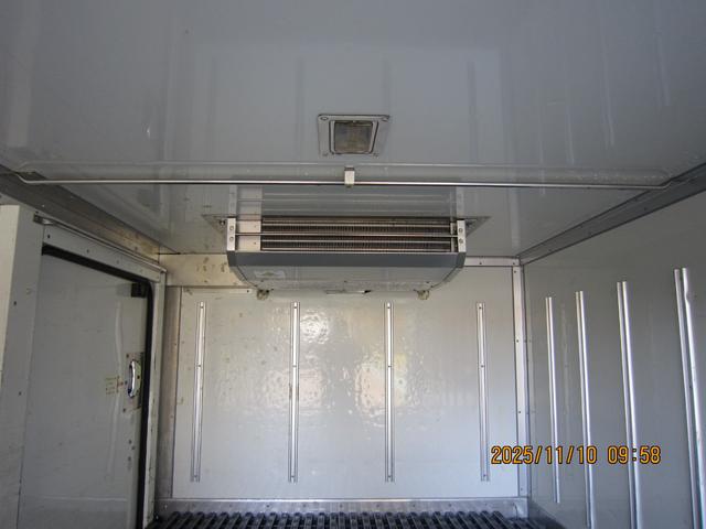 バネットトラック ロングスーパーローDX 冷凍冷蔵車 -5℃設定 東光冷熱製 オートマ Wタイヤ 900k 社外バックモニター(11枚目)