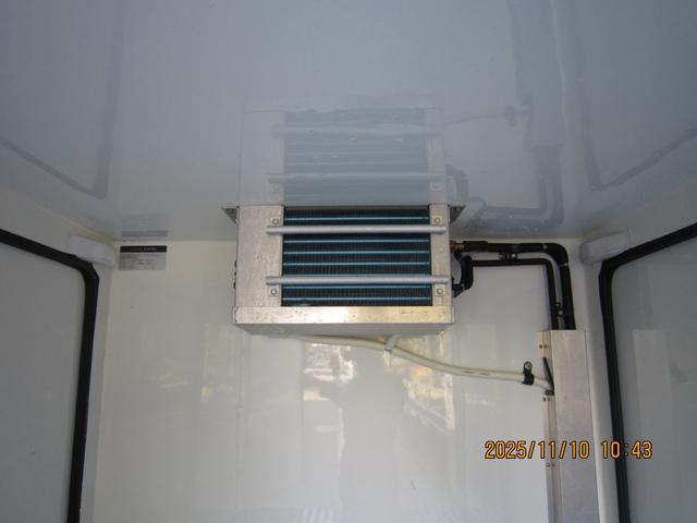 ハイゼットトラック FRP中温冷凍車 両側ドアHR 冷凍冷蔵車 -7℃設定 デンソー製 オートマ(11枚目)