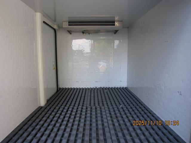 NT100クリッパートラック 中温冷凍車 ワンタッチスライドドア左側 冷凍冷蔵車 -5℃設定 菱重コールド製 2コンプレッサー オートマ(12枚目)