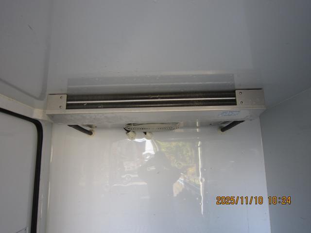 NT100クリッパートラック 中温冷凍車 ワンタッチスライドドア左側 冷凍冷蔵車 -5℃設定 菱重コールド製 2コンプレッサー オートマ(13枚目)