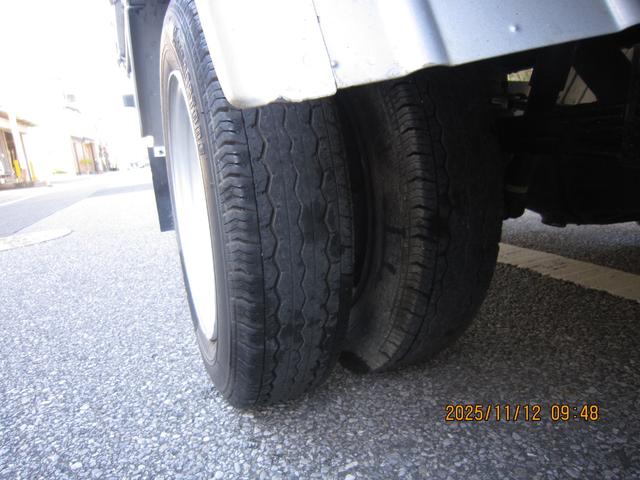 ダイナトラック ロングジャストロー ディーゼル オートマ 低床Wタイヤ 10尺 1.45トン(12枚目)