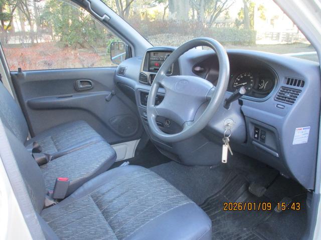 タウンエースバン 冷蔵冷凍車　冷蔵車　－５℃設定　デンソー製　オートマ　４ドア　リヤガラス看板跡有り　７５０Ｋ（2枚目）