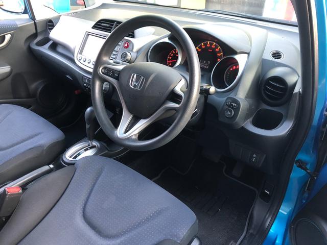 フィット Ｇスマートセレクション　純正ナビ　ワンセグテレビ　バックカメラ　スマートキー　車検９年６月（5枚目）