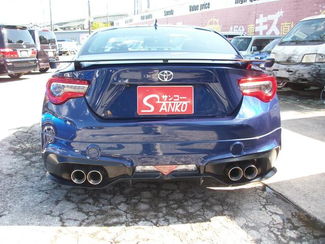 ８６ ＧＴリミテッド　ブラックパッケージ　ブレンボキャリパー　モデリスタエアロ　ＳＤナビＴＶ　バックカメラ　ＥＴＣ　ドラレコ　ハーフレザー　シートヒーター　クルコン　ブリッツタワーバー前後　ＴＲＤ４本出しマフラー　ＨＫＳエキゾーストマニ付（8枚目）