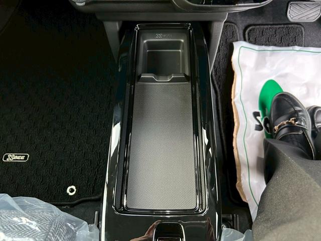 クロスビー ハイブリッドＭＺ　新型クロスビー納期２カ月／全方位モニター付メモリーナビゲーション・スズキコネクト対応通信機装着車／アップグレードパッケージ／アダプティブハイビームシステム／パドルシフト／スポーツモード／スノーモード（23枚目）